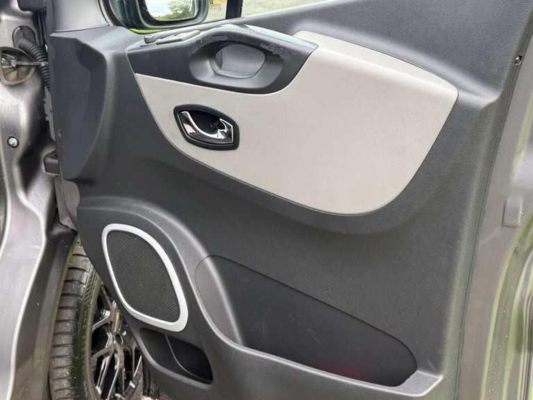 RENAULT TRAFIC 1.6 LL29 ENERGY dCi 140 Sport 2015