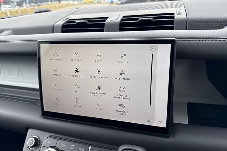 2025 Land Rover Defender 110 3.0 D250 MHEV X-Dynamic SE Auto 4WD Euro 6 (s/s) 5dr SUV Automatic