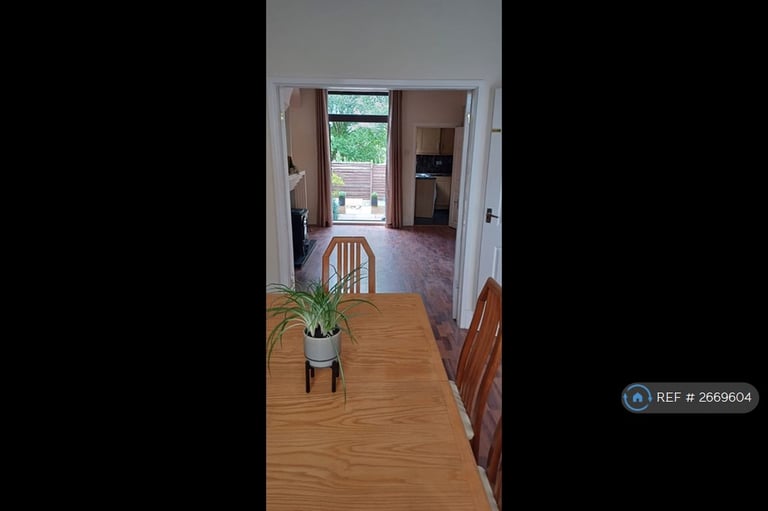 2 bedroom house in Lorne Street, Wigan, WN1 (2 bed) (#2669604)