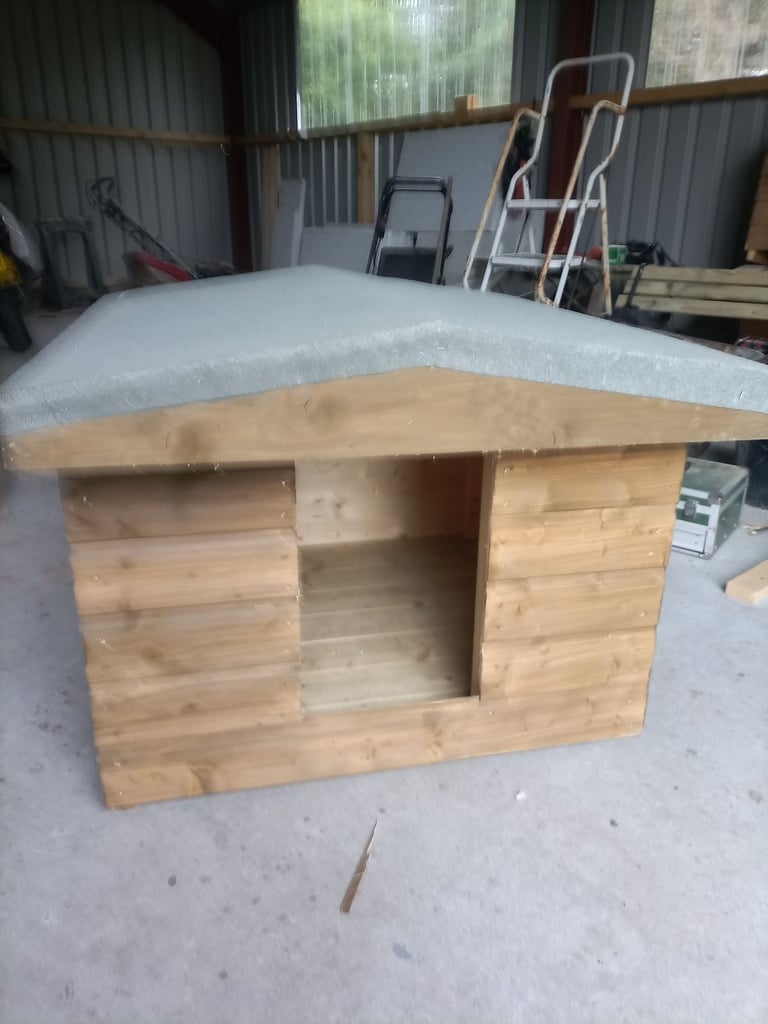 Large dog kennel 