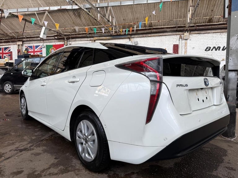 TOYOTA PRIUS 1.8 VVT-h Business Edition 1970