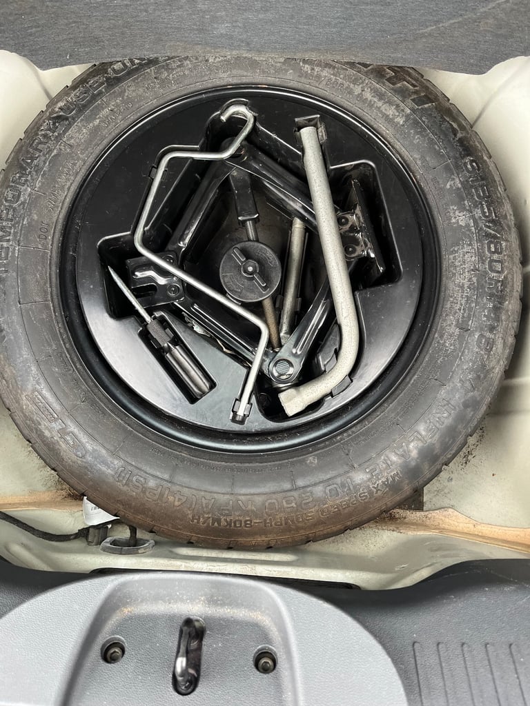 Fiat 500 space saver and jack 