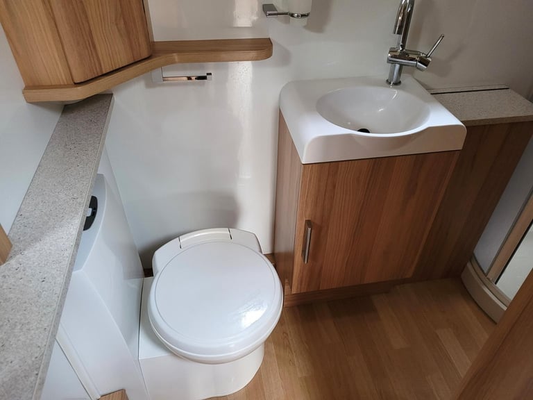 Bailey Unicorn Valencia 2014 Single Axle 4 Berth - Fixed Bed, Motor Mover, ATC