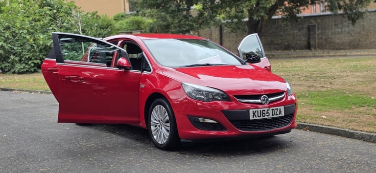 2015 Vauxhall Astra 1.6i Excite Euro 6 5dr HATCHBACK Petrol Manual