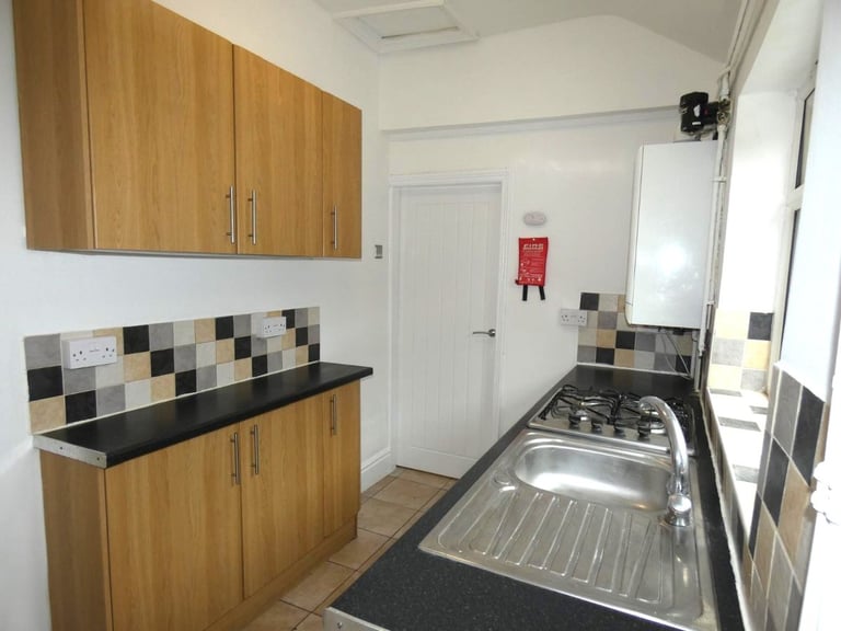 2 bedroom house in Blunt Street, Newcastle-under-Lyme, Staffordshire, ST5 9NA