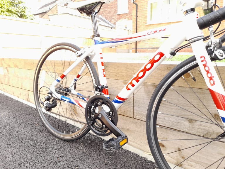 Moda Minor 7-10 year old child's Road Bike 