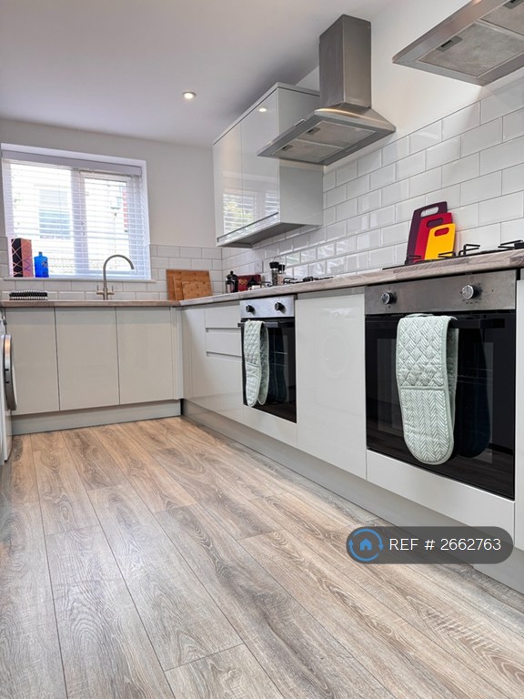 8 bedroom house in Margate Road, Southsea, PO5 (8 bed) (#2662763)