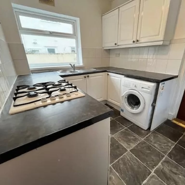 Affordable shelter rooms in B83QE contains 3 single & 3 double rooms to accommodate up to 8 people!