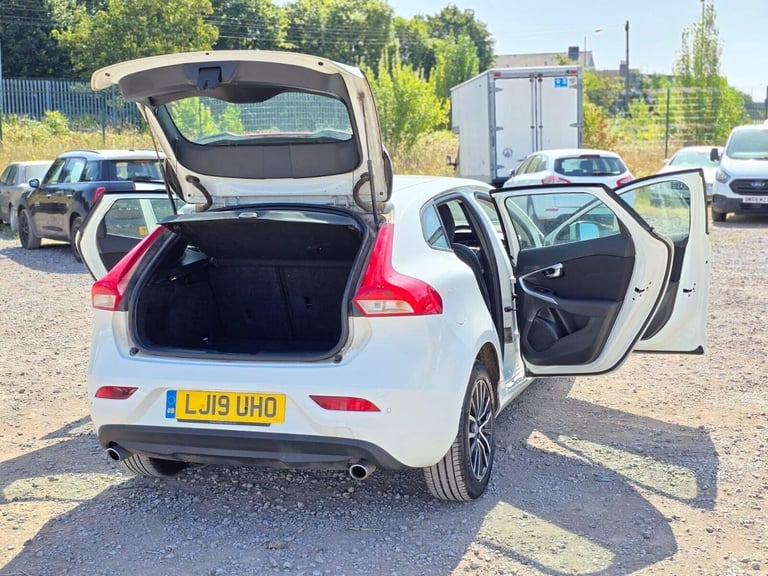 2019 Volvo V40 2.0 D2 Momentum Edition Auto Euro 6 (s/s) 5dr Hatchback Diesel Automatic