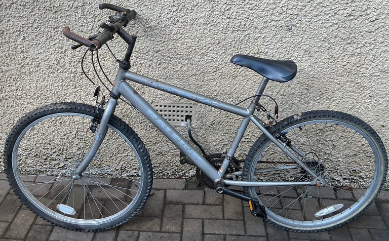 Bike/Bicycle.GENTS RALEIGH “ MAX “ SMALL FRAME MOUNTAIN BIKE 