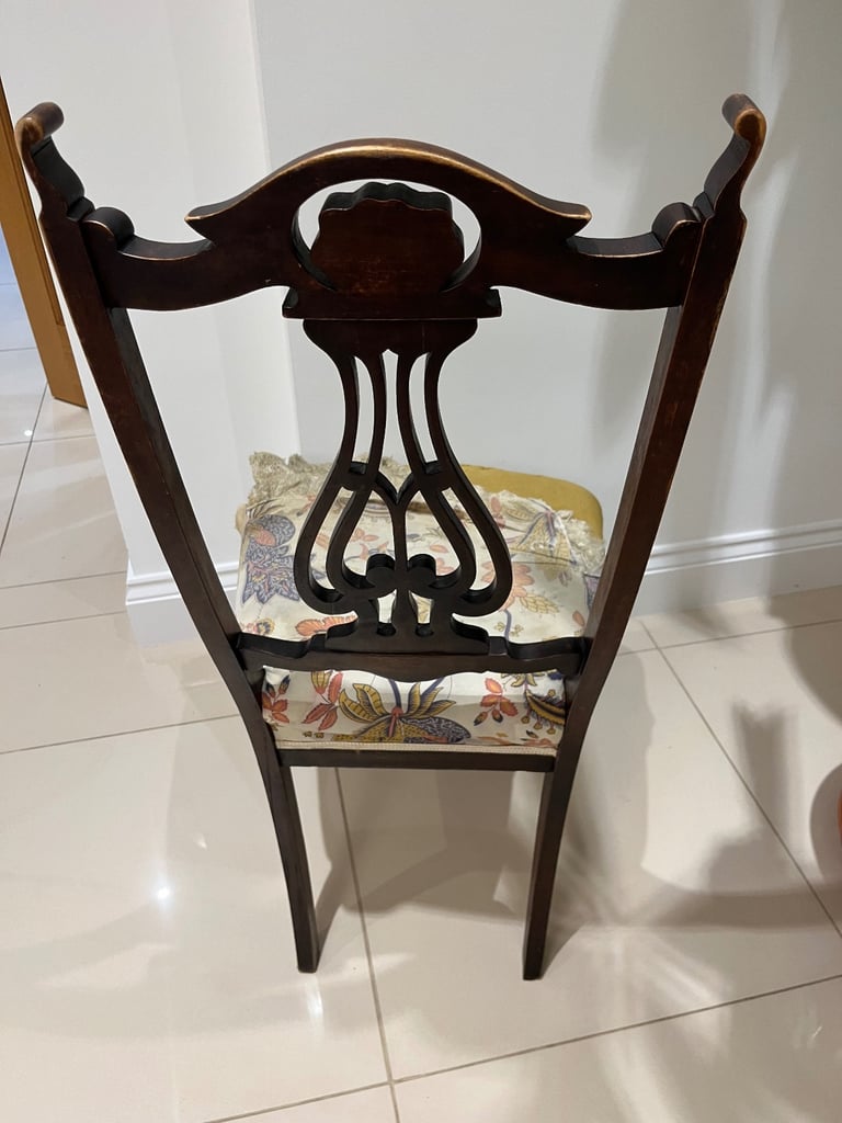 image for 4 wood dining chairs for upcycling