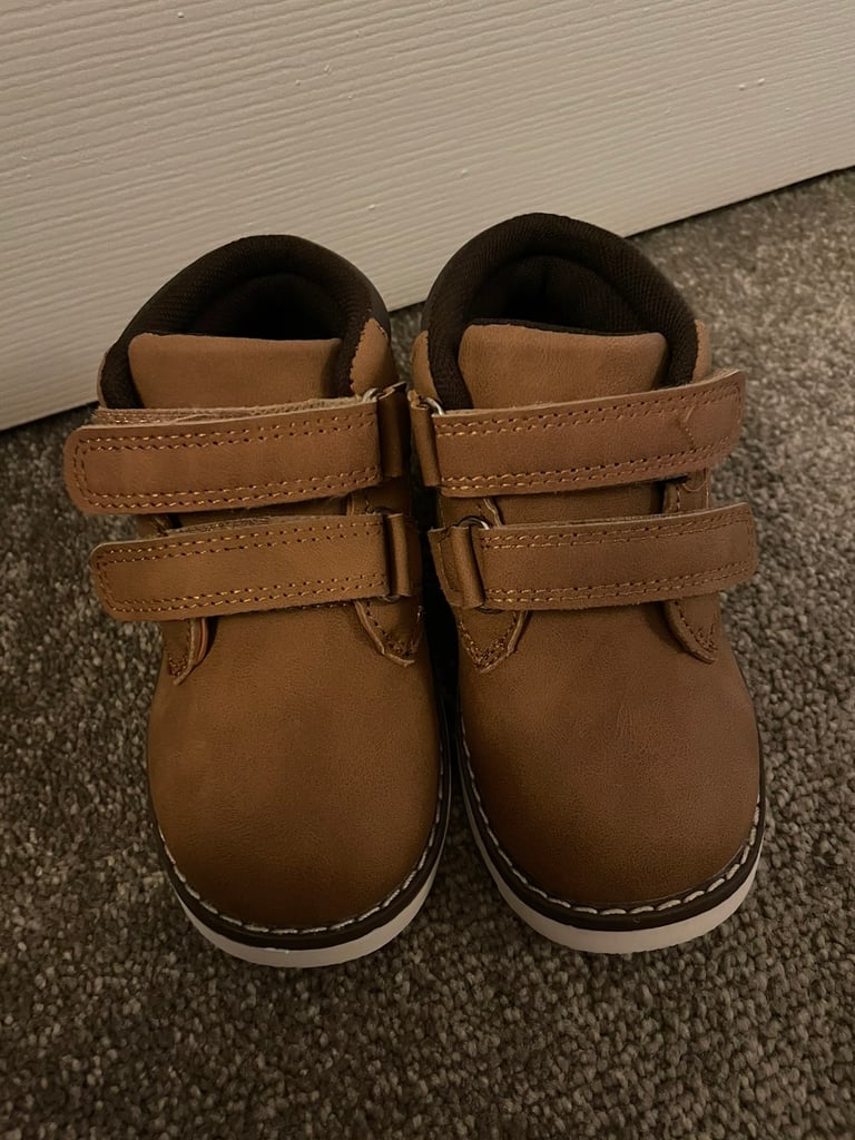 New Toddler Boots (Size 6)
