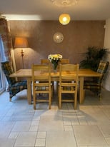 Oak extending kitchen table & 6 chairs/dining set