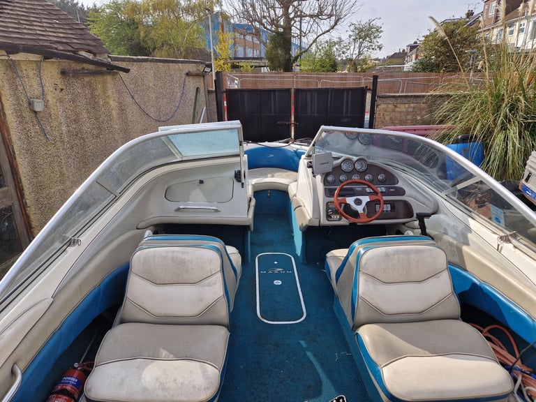 Speed boat bow rider maxum 19s