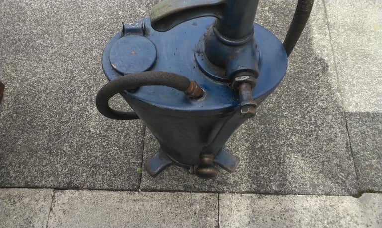 Vintage oil dispenser 