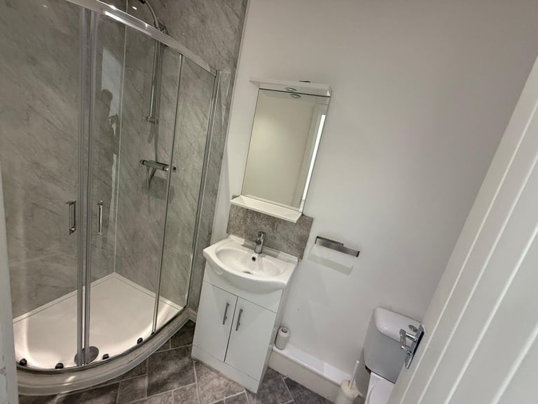 Stunning New Development of 2 properties. 8 flats in Total. 5 mins walk to Croydon Train Station 