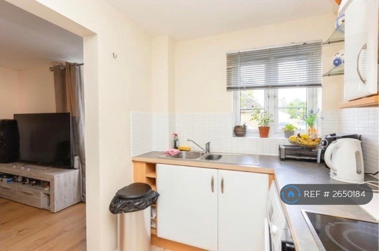2 bedroom flat in Woodley House, Witney, OX28 (2 bed) (#2650184)