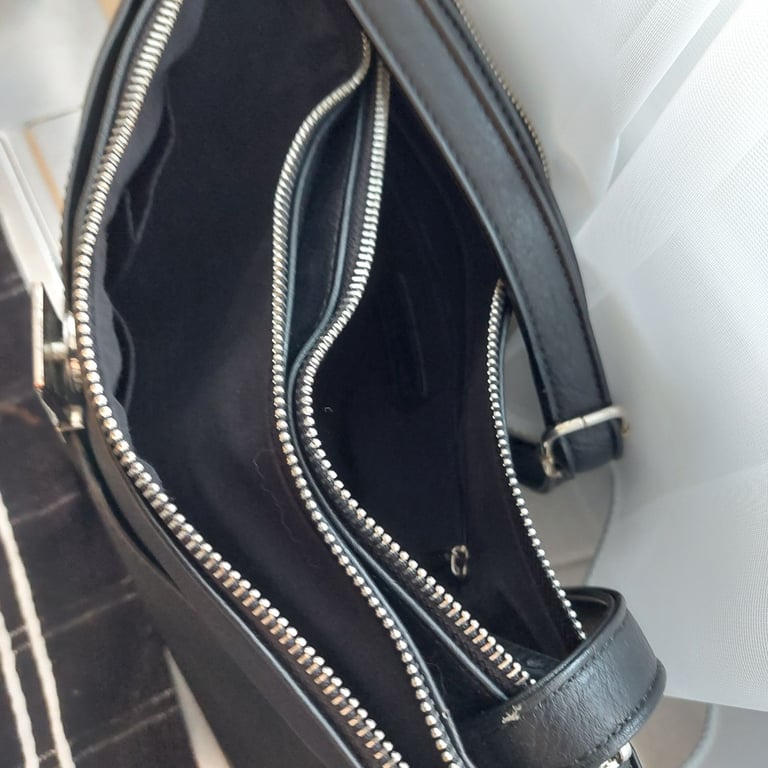 Large handbag two zips opening 