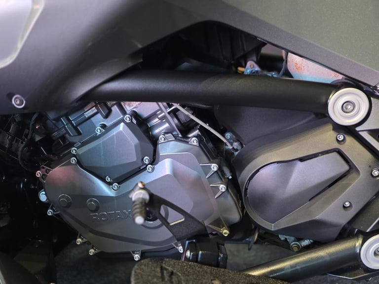 2016 CAN-AM SPYDER F3 1330 ACE 6 SPEED TRIKE 18,000 MILE'S 