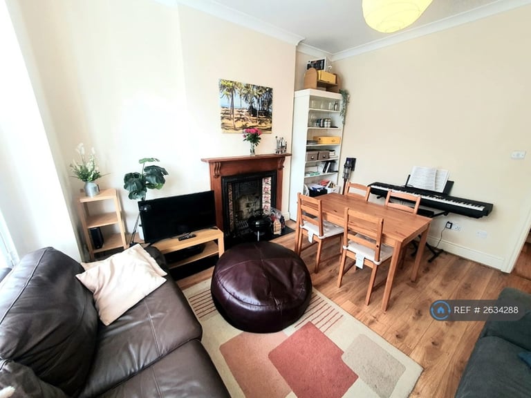 image for 2 bedroom flat in London, London, SW16 (2 bed) (#2634288)