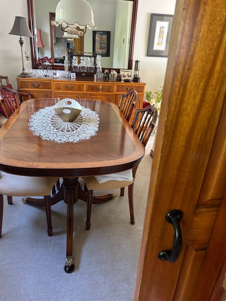 Dining table a chairs -  mahogany 