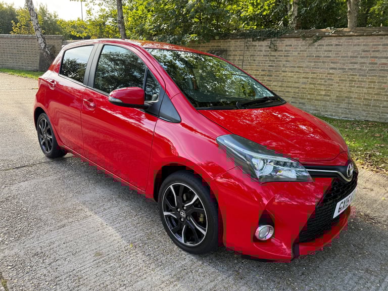 image for 2015 Toyota Yaris 1.33 VVT-i Sport 5dr HATCHBACK Petrol Manual
