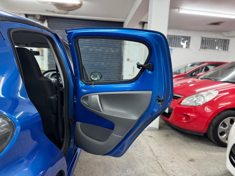 2010 Toyota AYGO 1.0 VVT-i Blue 5dr MMT HATCHBACK Petrol Automatic