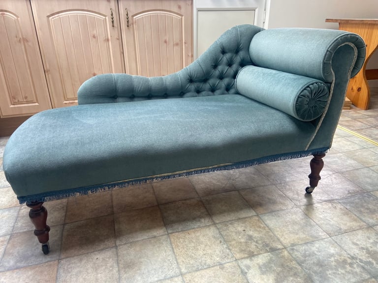 image for Vintage velvet Chaise lounge Chesterfield style Original 