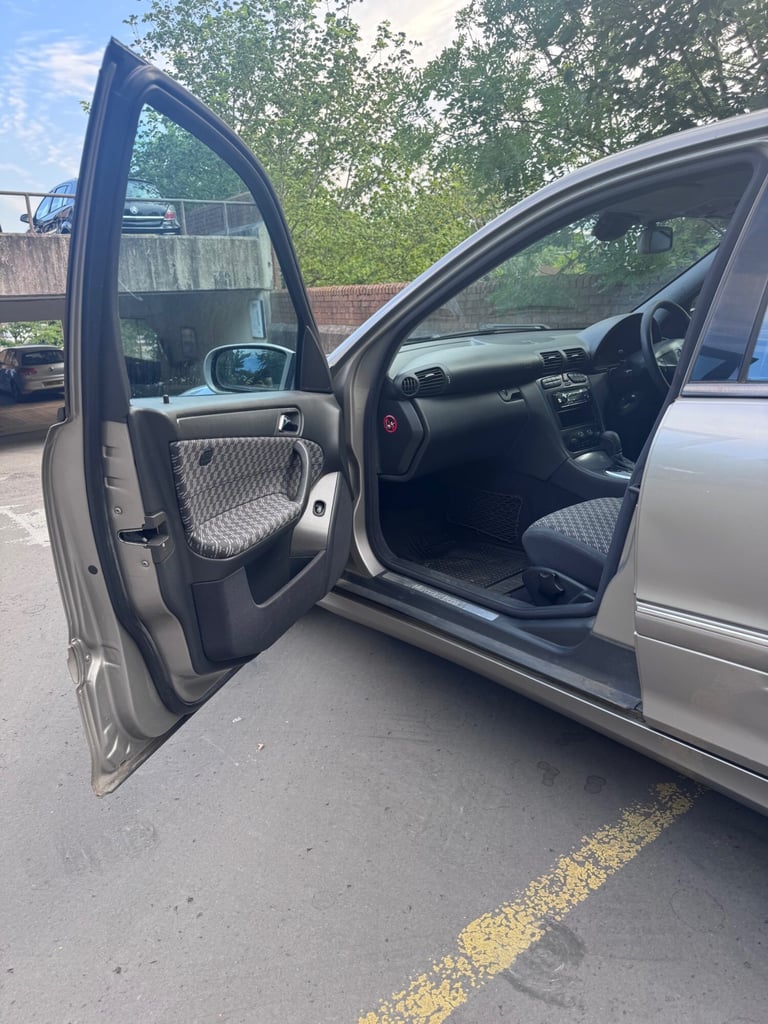 2003 MERCEDES-BENZ C CLASS C180K Avantgarde SE 4dr AUTO PETROL SILVER SALOON VGC