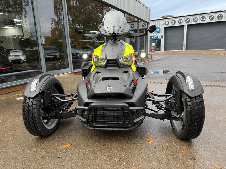 Can-Am Ryker 900 cc Fully automatic Spyder trike 