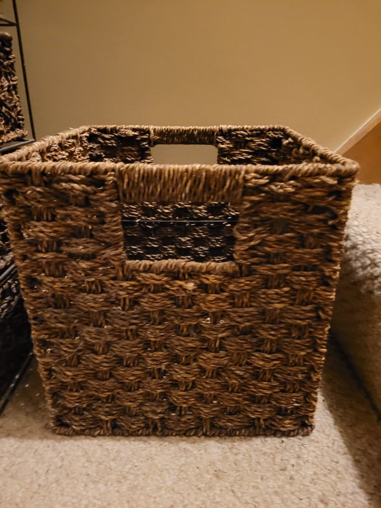 TALL SET OF  DRAWERS WOVEN SEAGRASS BROWN cost £49.99 + storage box
