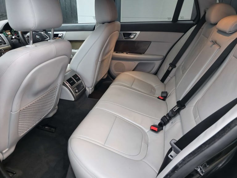 2014 Jaguar XF 3.0 XF Premium Luxury Sportbrake V6 D Auto 5dr Estate Diesel Automatic