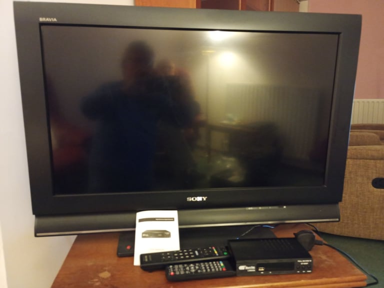 image for TV Sony 32" digi box plus