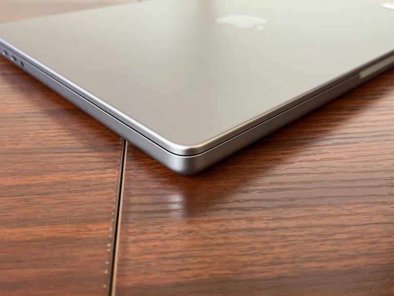 Apple MacBook Pro M3 14'' 16GB Ram 1TB SSD Adobe 2024 Logic Pro 11 Ableton