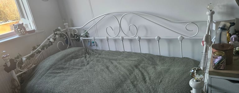 image for Bed with trundle