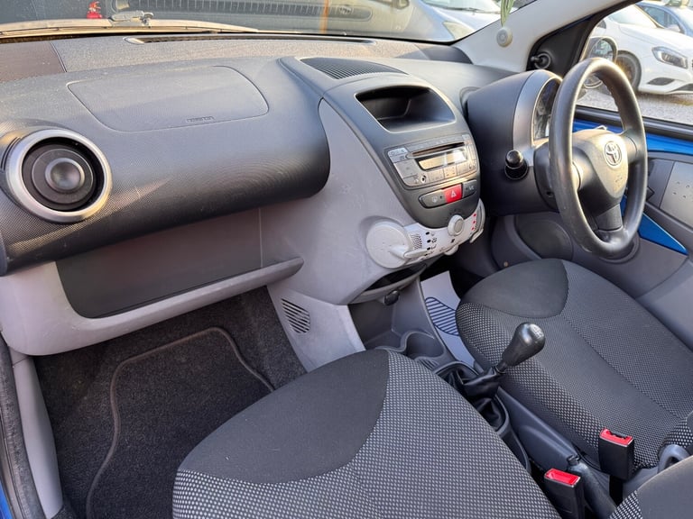 2011 Toyota AYGO 1.0 VVT-i Blue 5dr HATCHBACK Petrol Manual