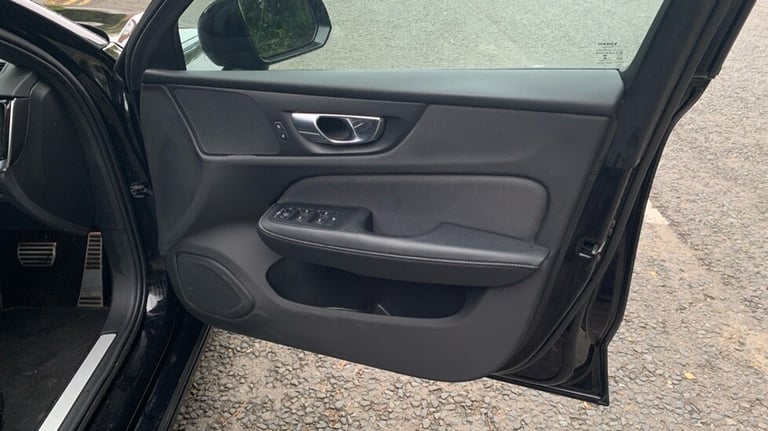 2021 Volvo S60 R-Design, B5 mild hybrid Saloon Petrol Automatic