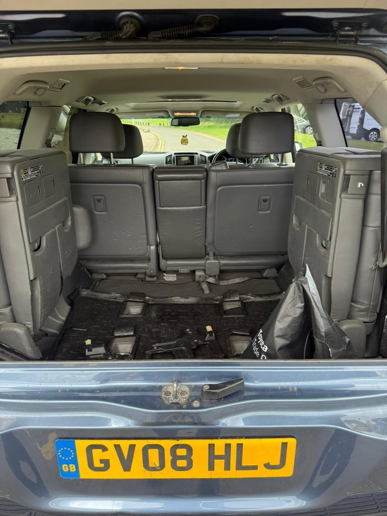 Toyota Land Cruiser v8
