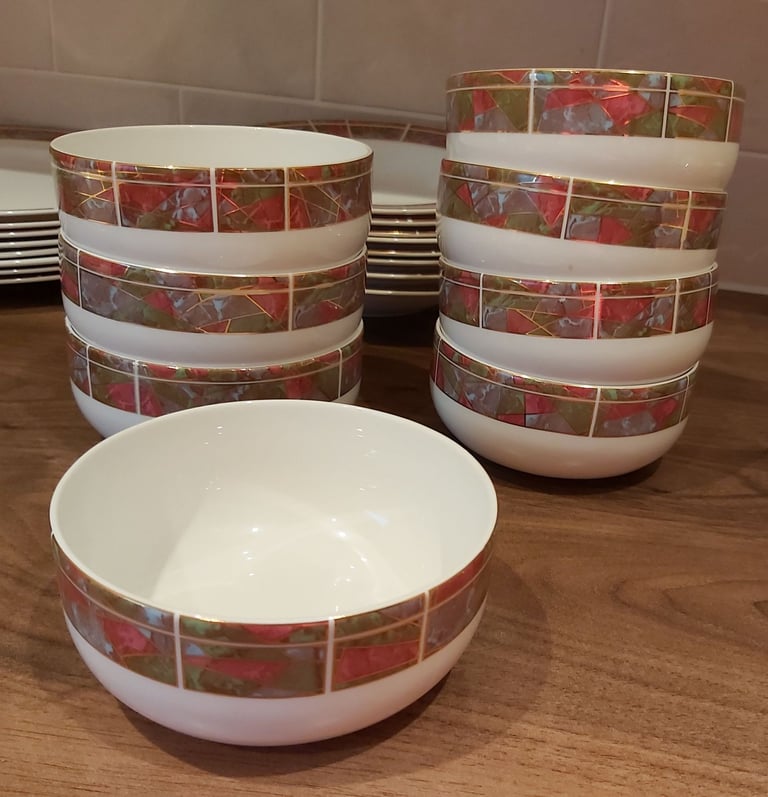 FINE BONE CHINA - 8 PLACE DINNER SET & EXTRAS