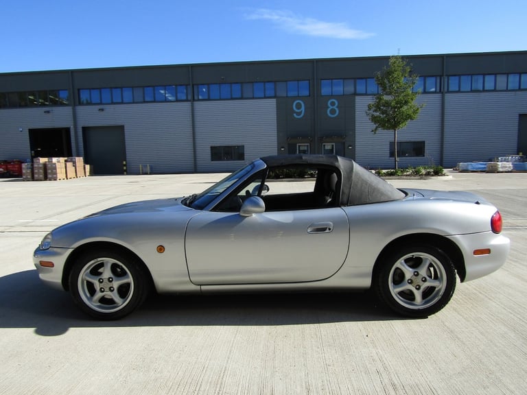  Mazda MX-5 1.6 ROADSTER 2DR MANUAL CONVERTIBLE LEFT HAND DRIVE Sports Petrol Manual