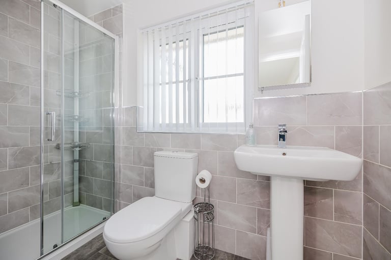 Stunning, 3 bedroom, end-terraced family home in Kaimes, with private garden and parking
