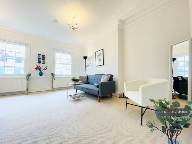 1 bedroom flat in Danbury Street, London, N1 (1 bed) (#2645160)