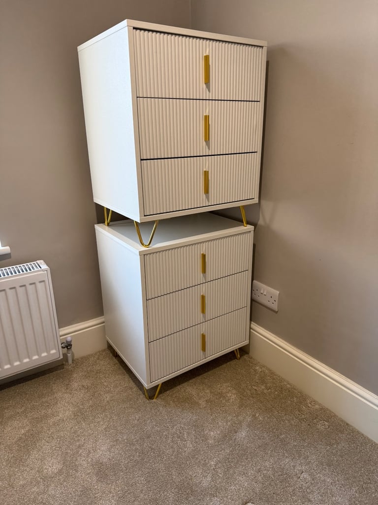 Bedside cabinets 