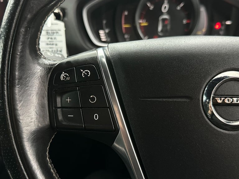 2017 Volvo V40 2.0 D2 R-Design Nav Plus Auto Euro 6 (s/s) 5dr HATCHBACK Diesel Automatic