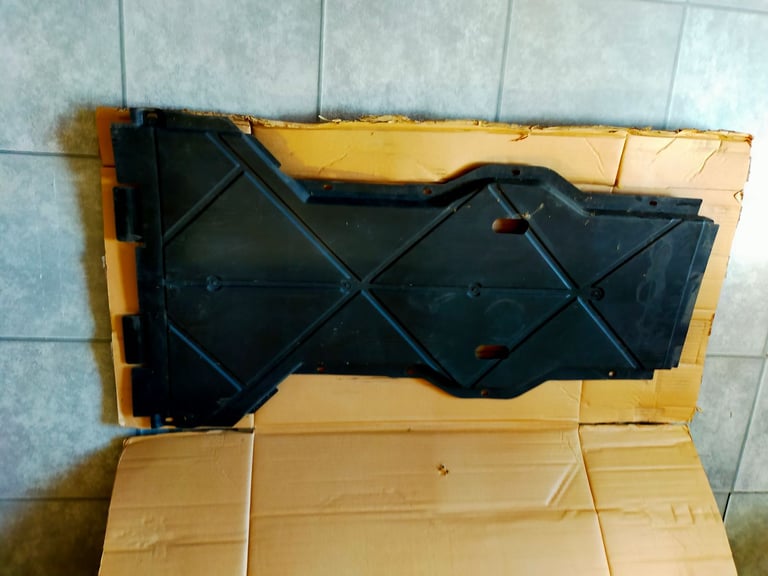 PORSCHE BOXSTER 986  CHASSIS UNDERTRAY SPLASH GUARD