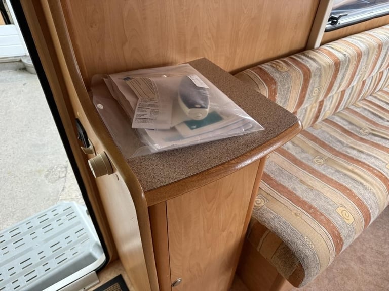 2009 TRIGANO Silver Edition 310 Pop Top Motor mover awning lightweight