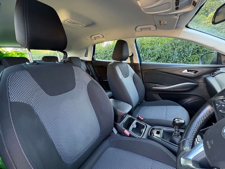 2018 Vauxhall Grandland X 1.2 Turbo SE 5dr HATCHBACK PETROL Manual