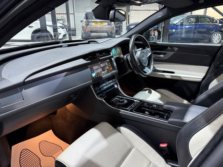 2017 Jaguar XF 2.0d R-Sport Saloon 4dr Diesel Auto AWD Euro 6 (s/s) (240 ps)