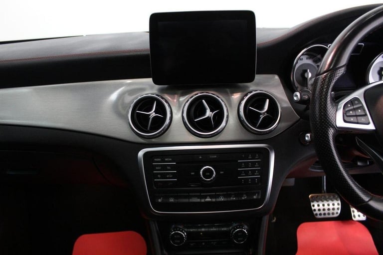 MERCEDES-BENZ GLA CLASS 2.1 GLA220d AMG Line (Premium Plus) 7G-DCT 4MATIC Euro