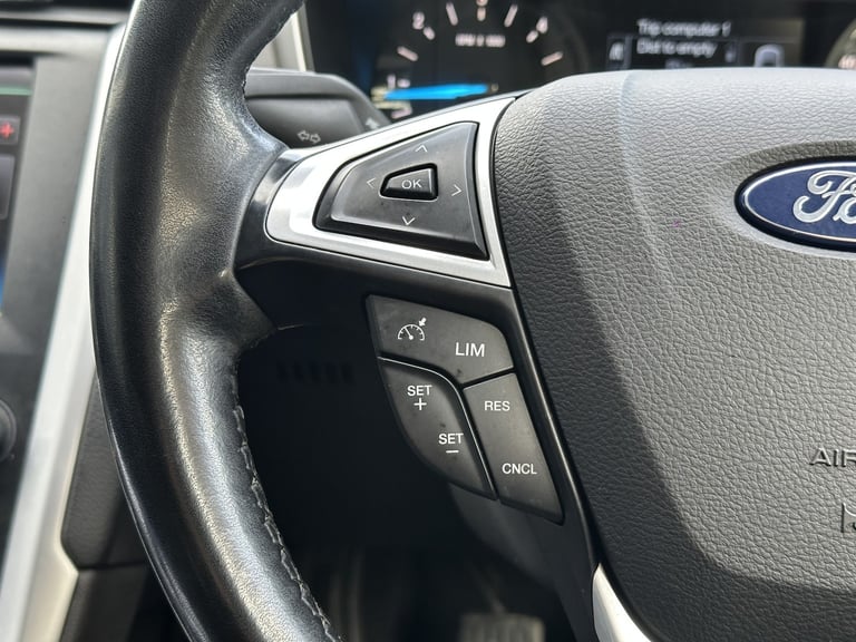 2015 Ford Mondeo 2.0 TDCi EcoNetic Zetec Diesel Manual 5 Door Hatchback Black